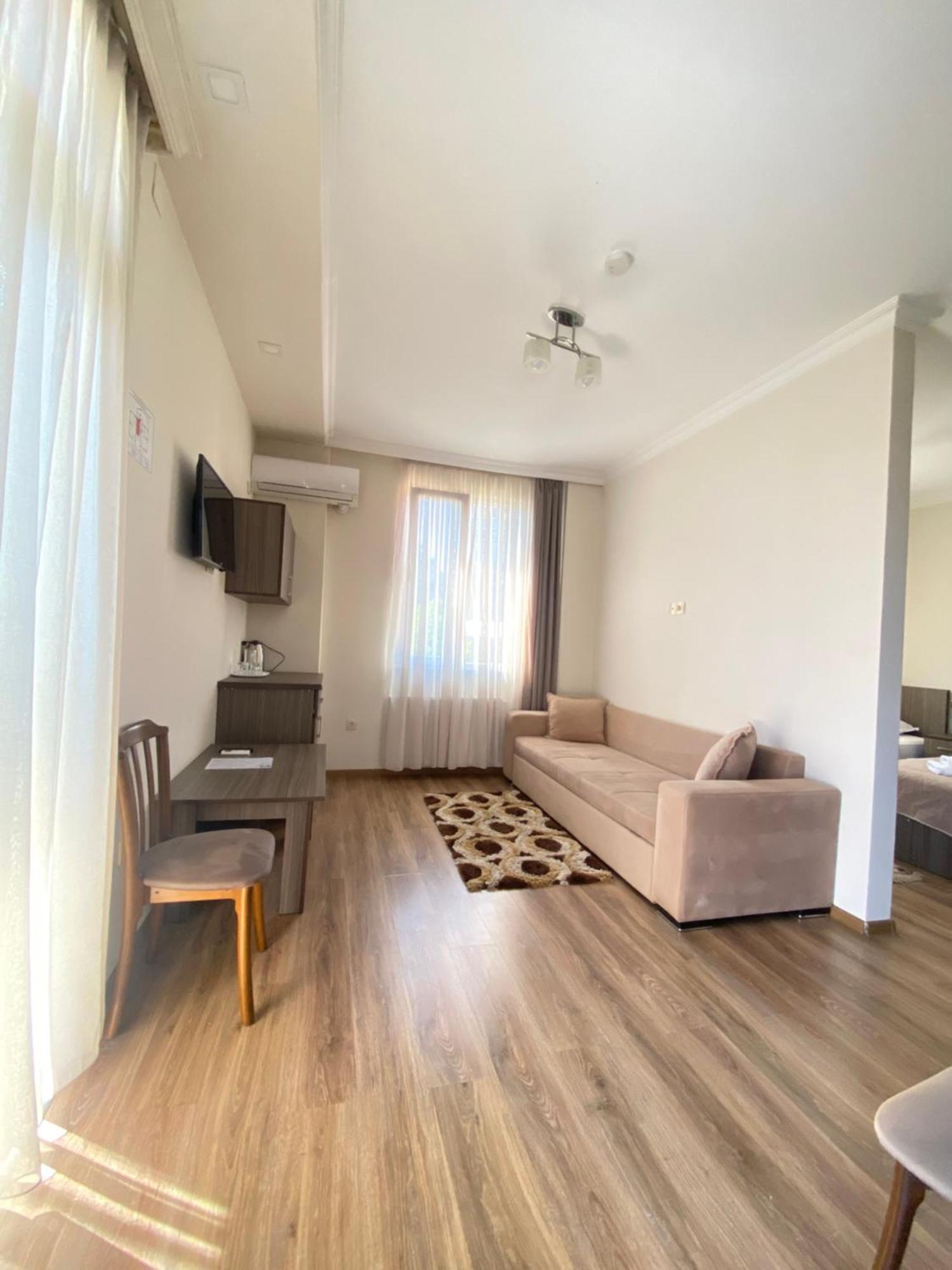 באטומי Hotel Garanti מראה חיצוני תמונה