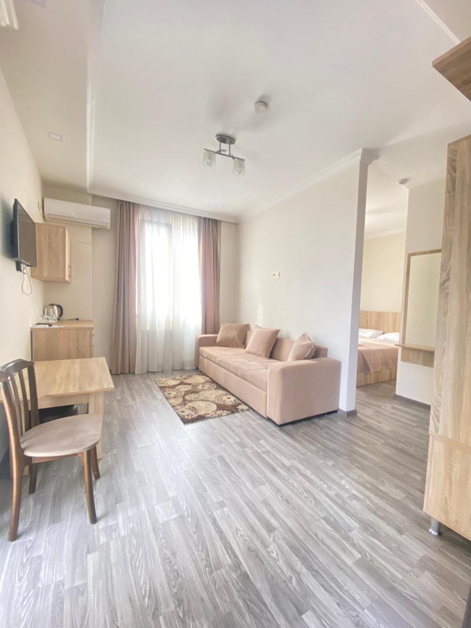 באטומי Hotel Garanti מראה חיצוני תמונה