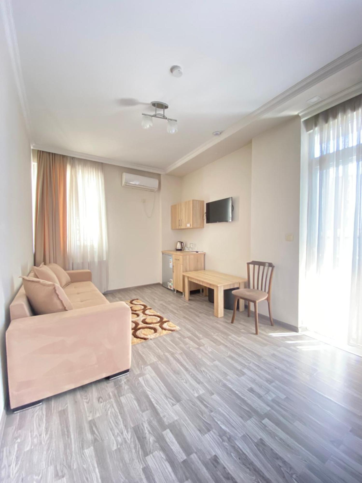 באטומי Hotel Garanti מראה חיצוני תמונה