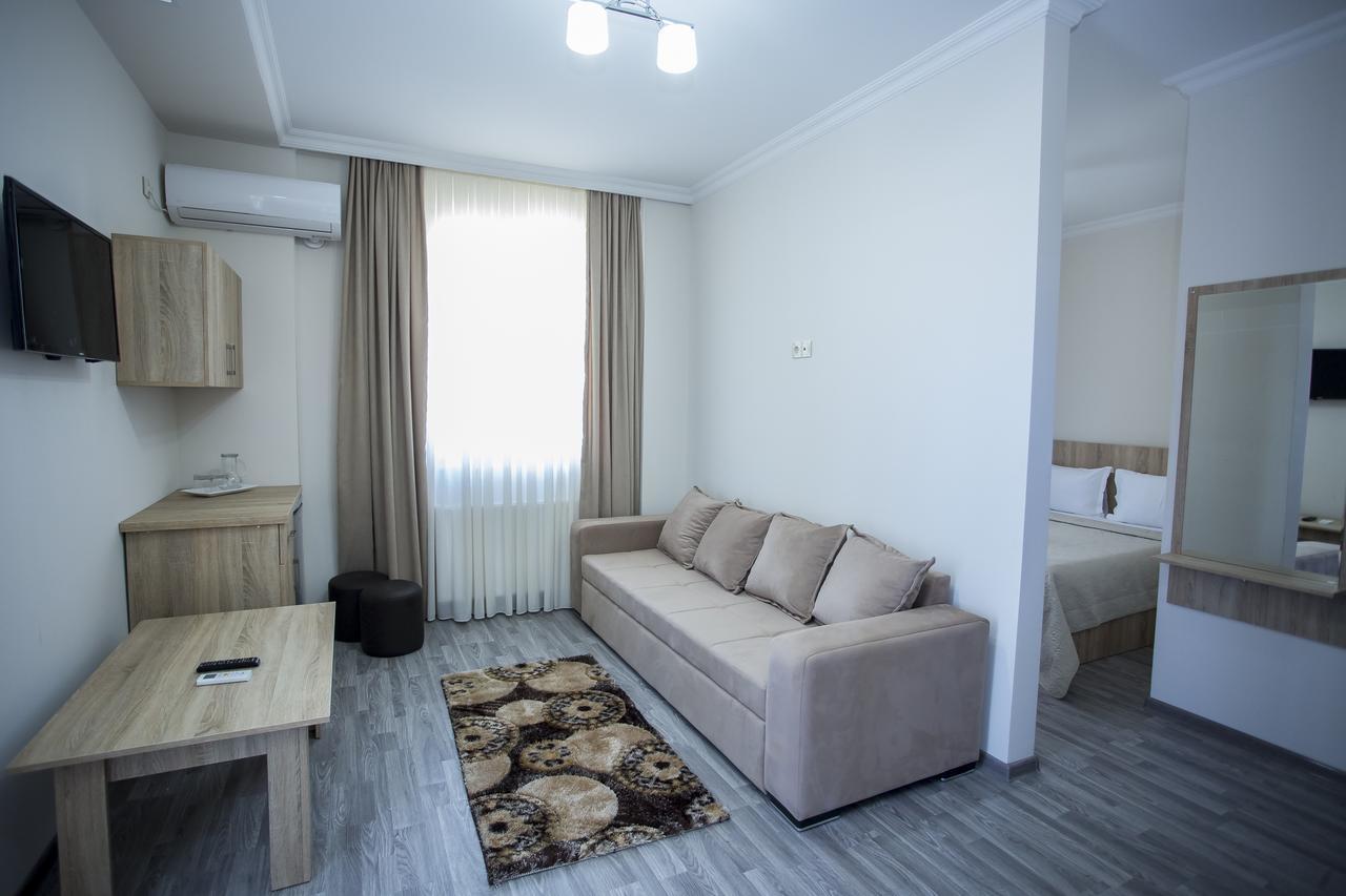 באטומי Hotel Garanti מראה חיצוני תמונה
